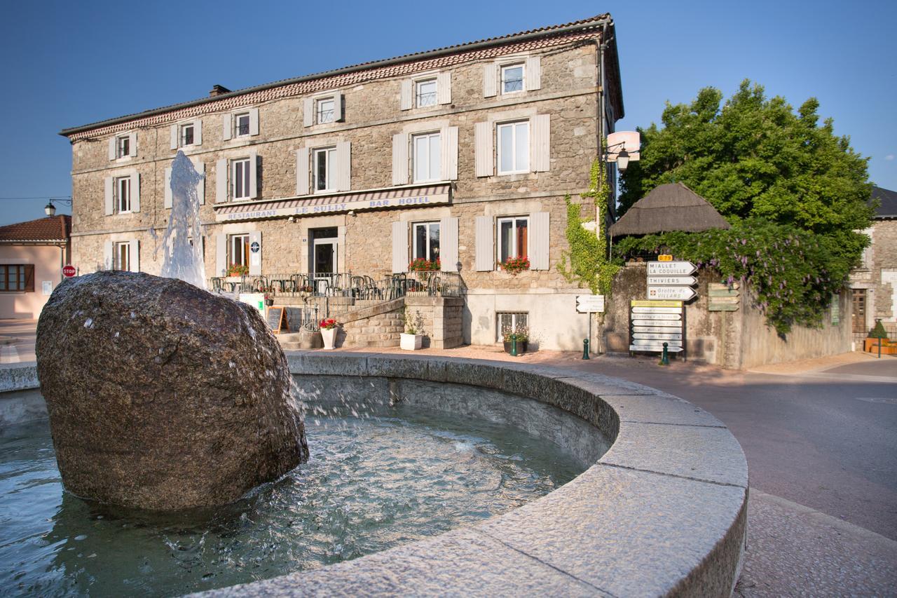 Hotel Restaurant Le Sully Saint-Saud-Lacoussière Exteriér fotografie